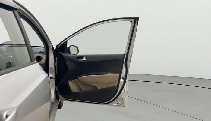 2017 Hyundai Xcent SX 1.2, Petrol, Manual, 79,971 km, RHS Front Door