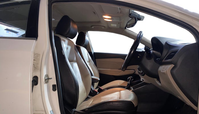 2017 Hyundai Verna 1.6 VTVT SX (O) AT, Petrol, Automatic, 43,739 km, Right Side Front Door Cabin
