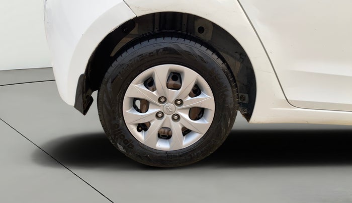 2015 Hyundai Elite i20 MAGNA 1.4 CRDI, Diesel, Manual, 1,42,570 km, Right Rear Wheel