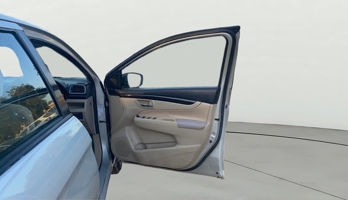 2017 Maruti Ciaz VXI+, CNG, Manual, 1,19,601 km, RHS Front Door