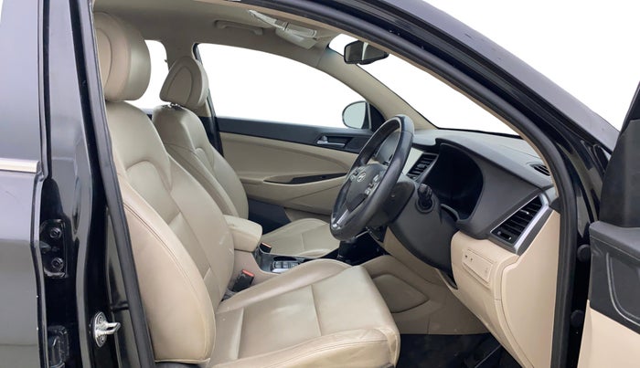 2017 Hyundai Tucson GLS 2WD AT DIESEL, Diesel, Automatic, 1,32,365 km, Right Side Front Door Cabin