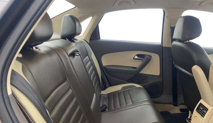 2014 Volkswagen Vento COMFORTLINE 1.5 AT, Diesel, Automatic, 82,598 km, Right Side Rear Door Cabin