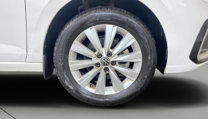 2024 Volkswagen VIRTUS HIGHLINE TSI 1.0 MT, Petrol, Manual, 6,662 km, Right Front Wheel