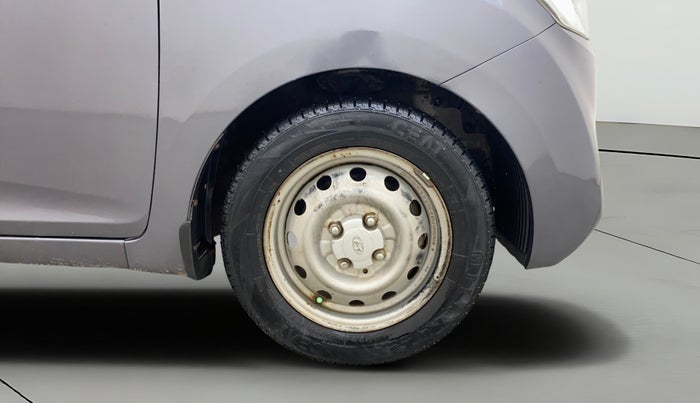 2018 Hyundai Eon ERA +, Petrol, Manual, 1,05,804 km, Right Front Wheel