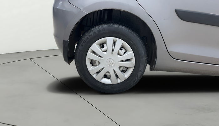 2015 Maruti Swift LXI (O), Petrol, Manual, 25,364 km, Right Rear Wheel