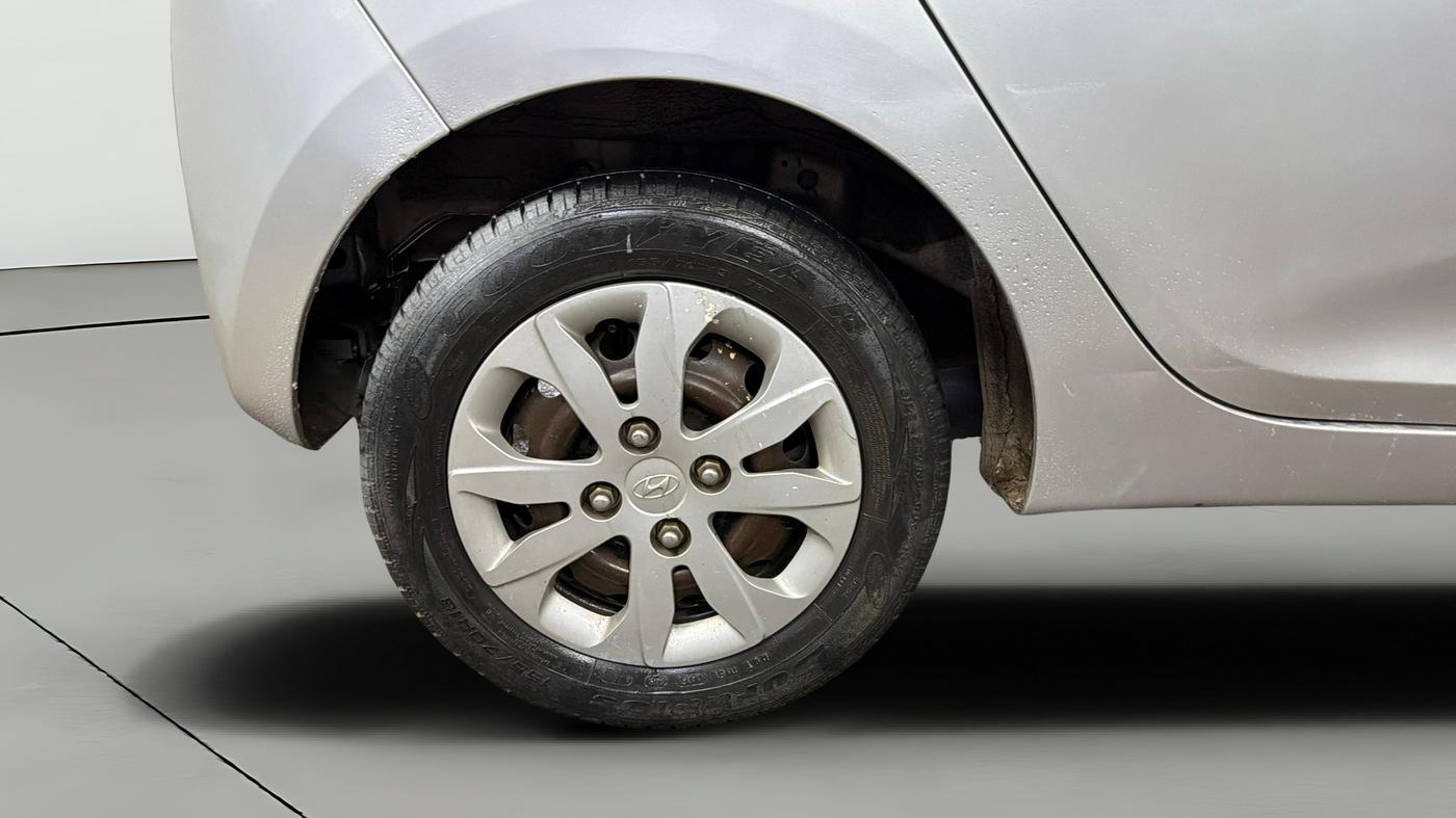 2018 Hyundai Eon MAGNA +, Petrol, Manual, 30,259 km, Right Rear Wheel