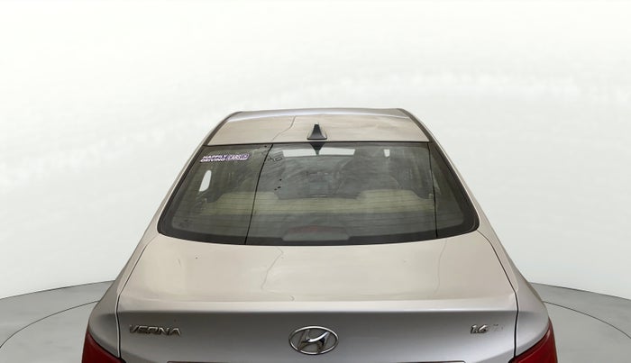2017 Hyundai Verna 1.6 VTVT SX (O), Petrol, Manual, 74,214 km, Rear Windshield