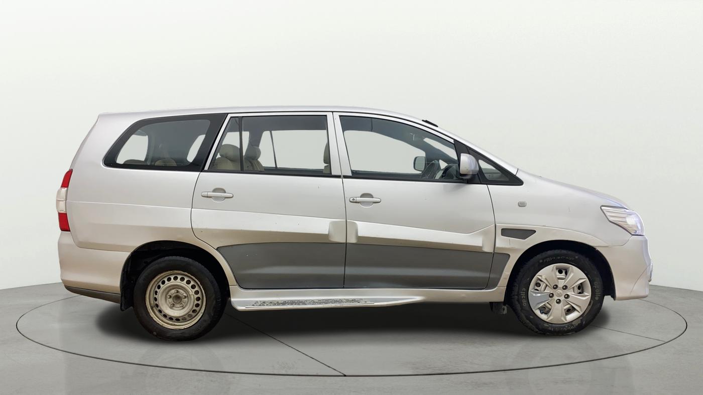 2014 Toyota Innova 2.5 GX 8 STR, Diesel, Manual, 73,985 km, Right Side View