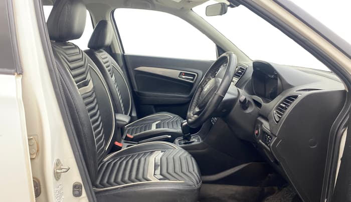 2018 Maruti Vitara Brezza ZDI PLUS AMT, Diesel, Automatic, 1,35,582 km, Right Side Front Door Cabin