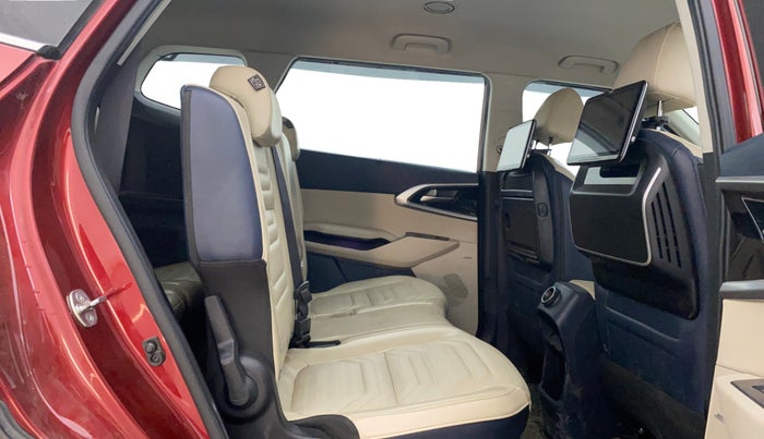 2023 KIA CARENS LUXURY PLUS 1.5 DIESEL AT 7 STR, Diesel, Automatic, 34,502 km, Right Side Rear Door Cabin