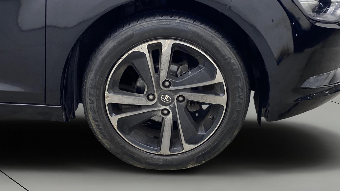 2021 Tata ALTROZ XZ PLUS PETROL DARK EDITION, Petrol, Manual, 40,272 km, Right Front Wheel