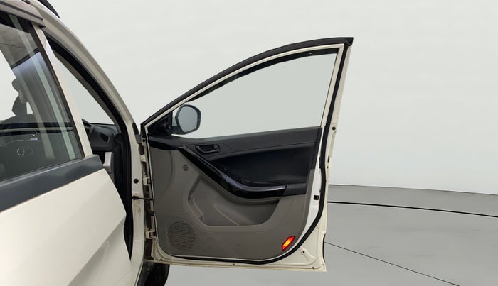 2018 Tata NEXON XM PETROL, Petrol, Manual, 67,123 km, RHS Front Door