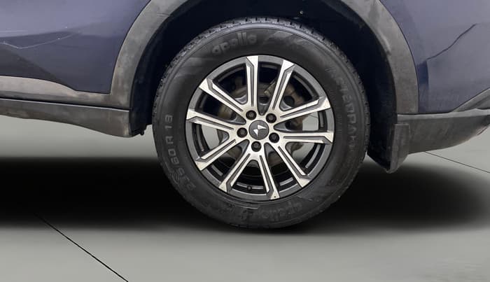 2022 Mahindra XUV700 AX 7 P AT 7 STR, Petrol, Automatic, 78,909 km, Left Rear Wheel
