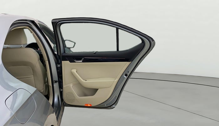 2016 Skoda Superb L&K 1.8 TSI AT, Petrol, Automatic, 51,905 km, RHS Rear Door