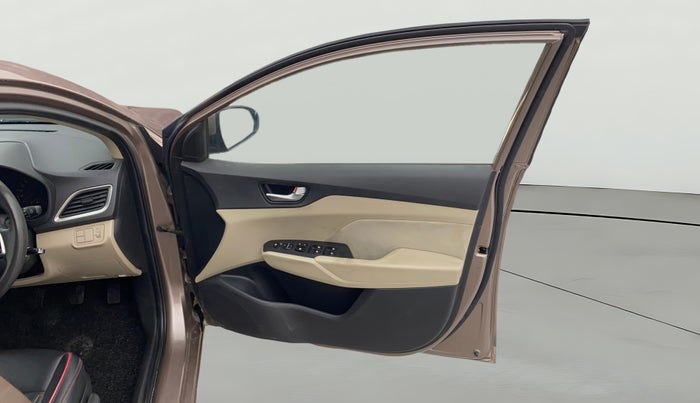 2017 Hyundai Verna 1.6 VTVT SX, Petrol, Manual, 59,816 km, RHS Front Door