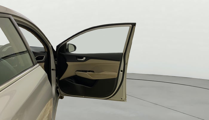 2017 Hyundai Verna 1.6 VTVT SX O, Petrol, Manual, 81,006 km, RHS Front Door