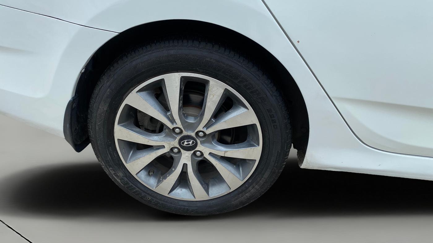 2014 Hyundai Verna FLUIDIC 1.6 VTVT SX, Petrol, Manual, 61,445 km, Right Rear Wheel