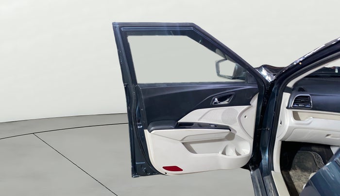 2022 Mahindra XUV300 W8 (O) 1.5 DIESEL, Diesel, Manual, 1,10,037 km, LHS Front Door