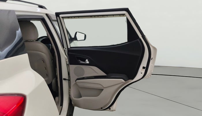 2022 Mahindra XUV300 W8 (O) 1.2 PETROL, Petrol, Manual, 38,272 km, RHS Rear Door