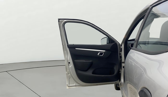 2022 Renault Kwid CLIMBER 1.0 AMT (O), Petrol, Automatic, 15,215 km, LHS Front Door