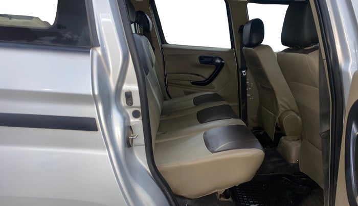 2022 Mahindra BOLERO NEO N 4, Diesel, Manual, 1,02,930 km, Right Side Rear Door Cabin