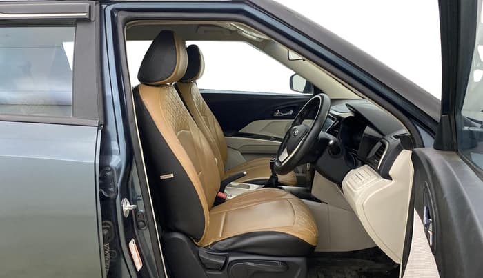 2021 Mahindra XUV300 W8 1.2 PETROL, Petrol, Manual, 50,918 km, Right Side Front Door Cabin