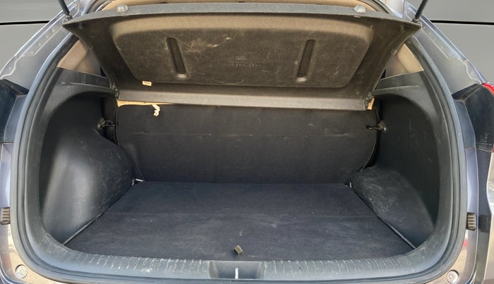 2016 Hyundai Creta SX PLUS 1.6 PETROL, Petrol, Manual, 1,32,816 km, Boot Open Zoomed View