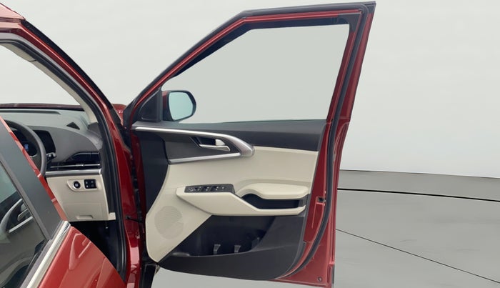 2023 KIA CARENS PRESTIGE PLUS 1.5 PETROL IMT 7 STR, Petrol, Manual, 6,537 km, RHS Front Door