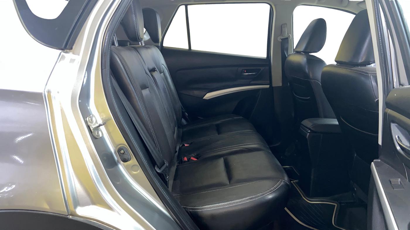2015 Maruti S Cross ALPHA 1.6, Diesel, Manual, 1,32,030 km, Right Side Rear Door Cabin