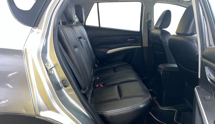 2015 Maruti S Cross ALPHA 1.6, Diesel, Manual, 1,31,439 km, Right Side Rear Door Cabin