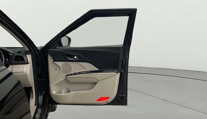 2019 Mahindra XUV300 W8 (O) 1.2 PETROL, Petrol, Manual, 82,849 km, RHS Front Door