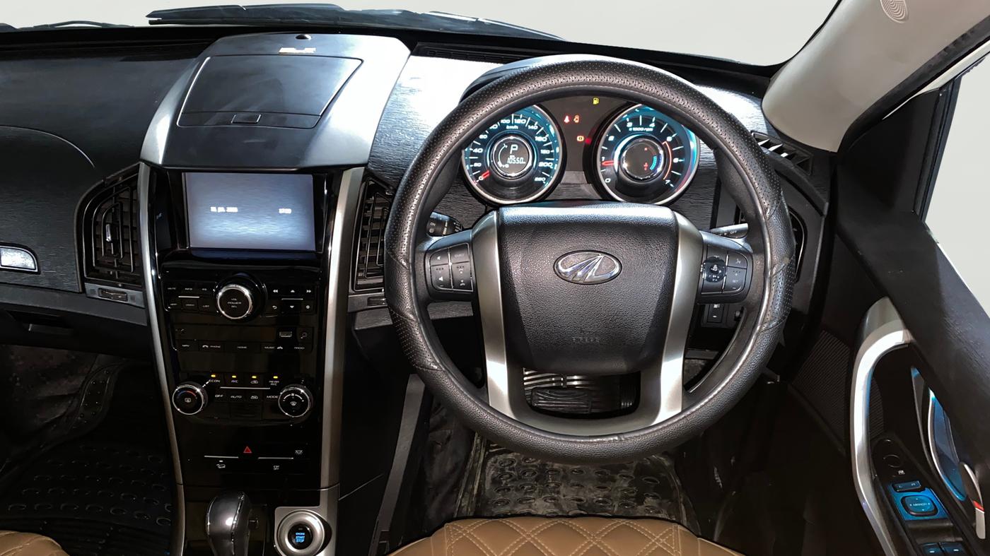 2021 Mahindra XUV500 W7 AT, Diesel, Automatic, 10,547 km, Steering Wheel Close Up