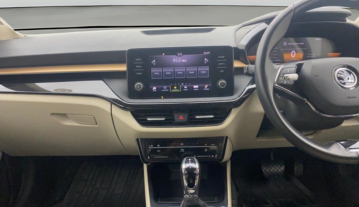 2023 Skoda SLAVIA STYLE 1.0L TSI AT, Petrol, Automatic, 17,580 km, Air Conditioner