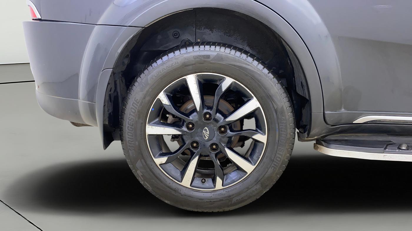 2018 Mahindra XUV500 W11 AT, Diesel, Automatic, 85,907 km, Right Rear Wheel