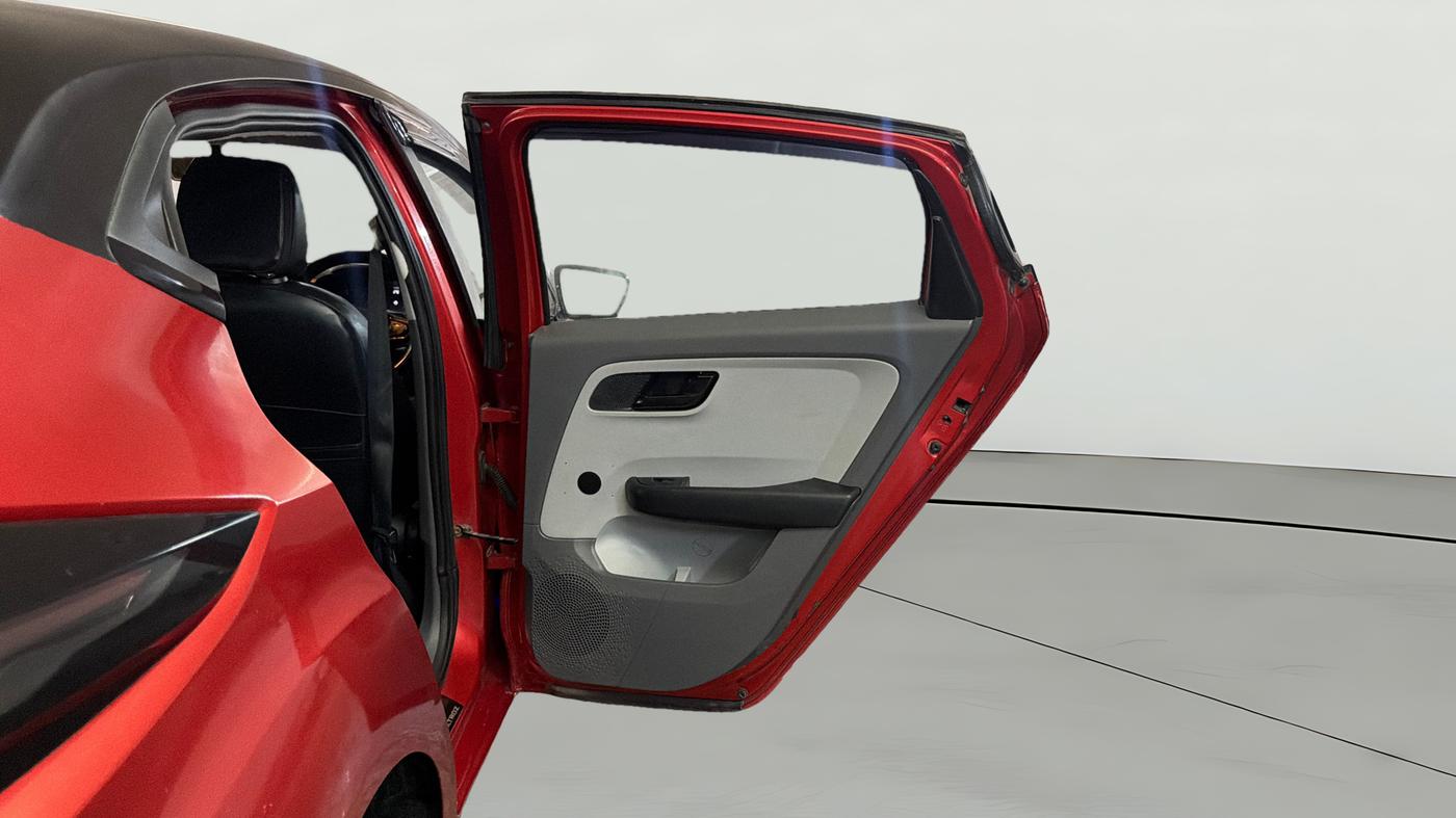 2020 Tata ALTROZ XE PETROL, CNG, Manual, 46,574 km, RHS Rear Door