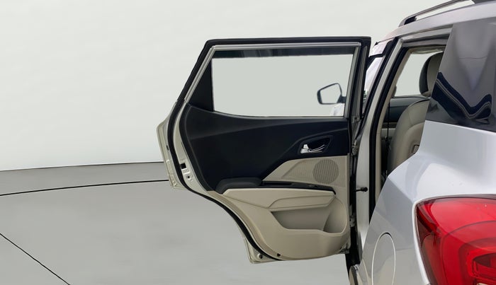 2020 Mahindra XUV300 W8 (O) 1.2 PETROL, Petrol, Manual, 40,915 km, LHS Rear Door