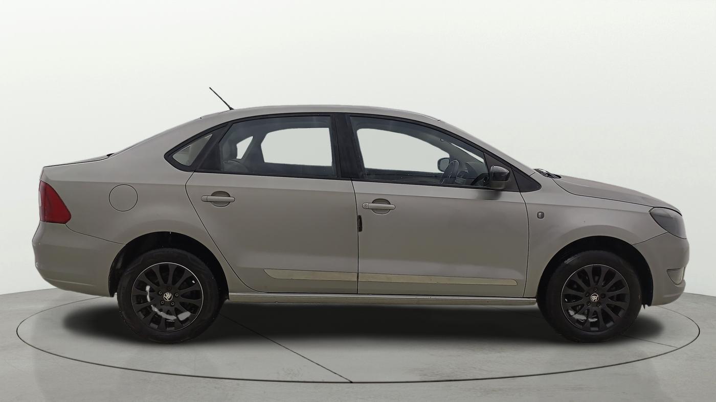 2015 Skoda Rapid ELEGANCE 1.6 MPI MT, Petrol, Manual, 98,452 km, Right Side View