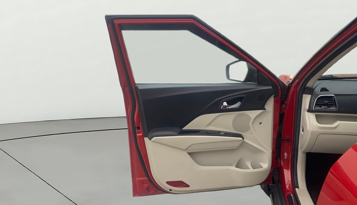 2023 Mahindra XUV300 W8 (O) 1.2 PETROL AMT, Petrol, Automatic, 18,366 km, LHS Front Door