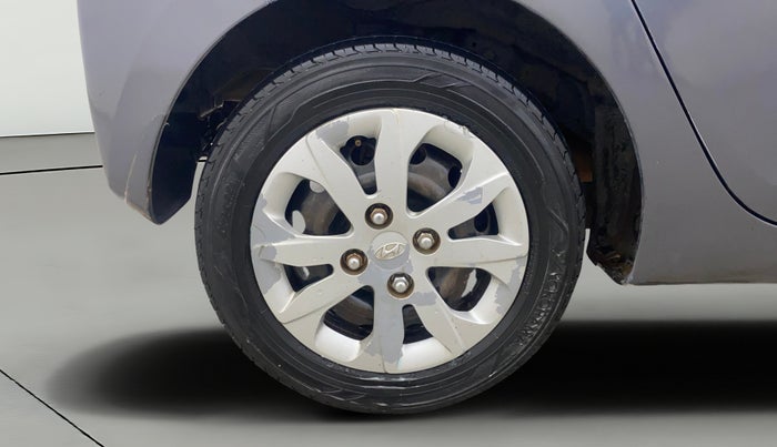 2018 Hyundai Eon MAGNA +, Petrol, Manual, 1,09,456 km, Right Rear Wheel