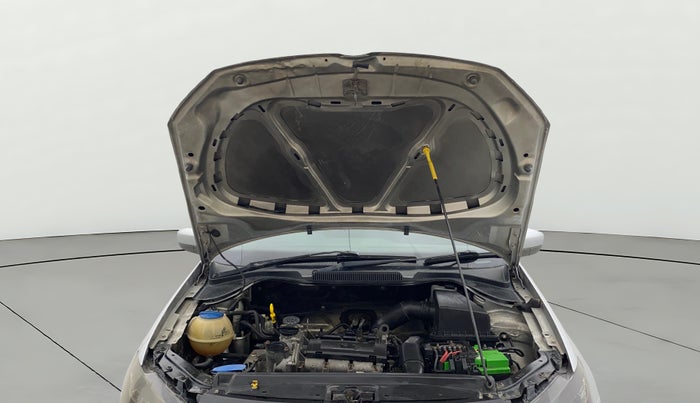 2015 Volkswagen Polo HIGHLINE1.2L, Petrol, Manual, 1,05,657 km, Open Bonet