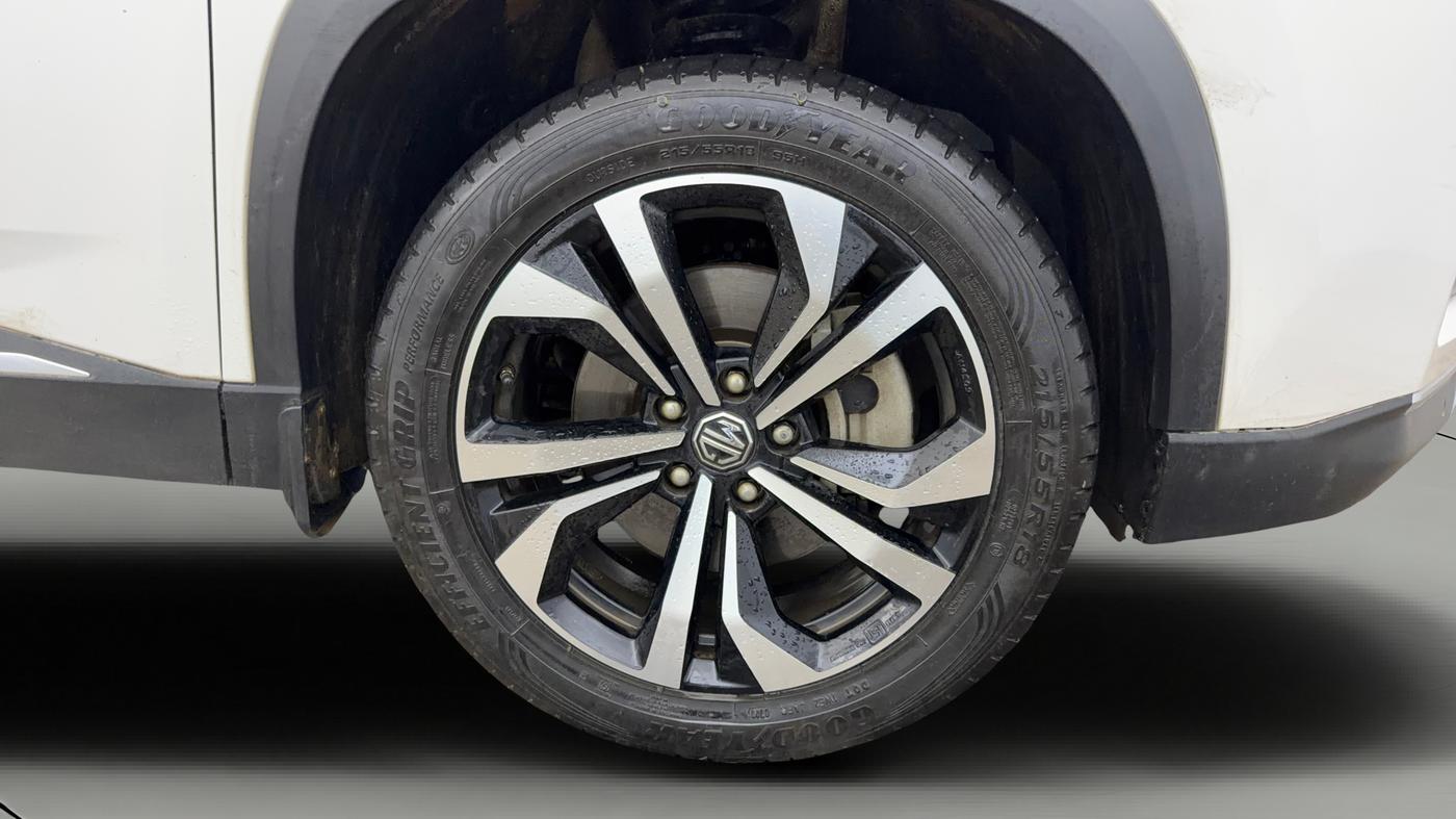2023 MG HECTOR SHARP PRO 1.5 PETROL TURBO CVT PETROL, Petrol, Automatic, 38,456 km, Right Front Wheel