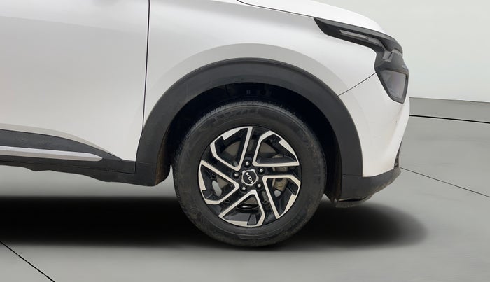 2023 KIA CARENS LUXURY PLUS 1.5 DIESEL AT 7 STR, Diesel, Automatic, 47,489 km, Right Front Wheel