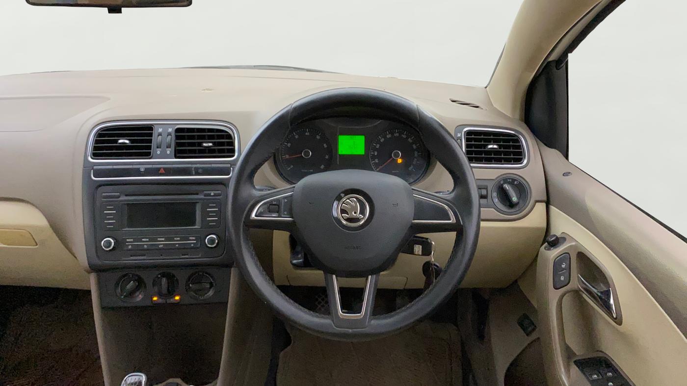 2014 Skoda Rapid AMBITION 1.6 MPI MT PLUS, Petrol, Manual, 76,277 km, Steering Wheel Close Up