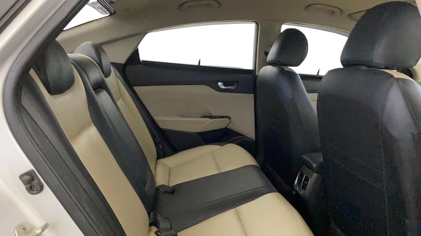 2017 Hyundai Verna 1.6 VTVT SX, Petrol, Manual, 51,750 km, Right Side Rear Door Cabin