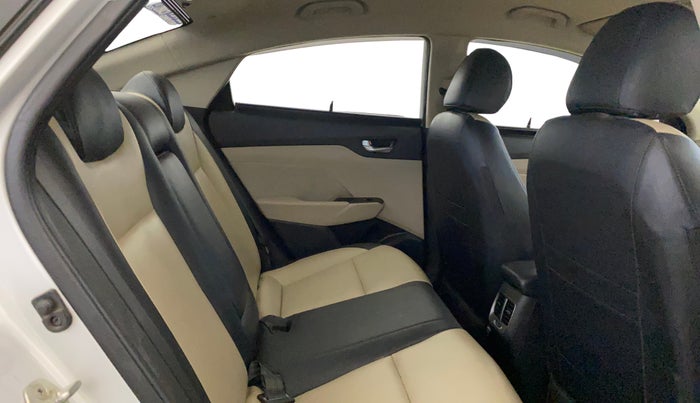 2017 Hyundai Verna 1.6 VTVT SX, Petrol, Manual, 51,658 km, Right Side Rear Door Cabin