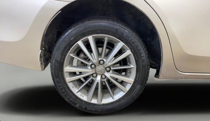 2016 Toyota Corolla Altis GL PETROL, Petrol, Manual, 69,500 km, Right Rear Wheel