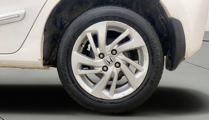 2016 Honda Jazz 1.2L I-VTEC V, Petrol, Manual, 1,05,957 km, Left Rear Wheel