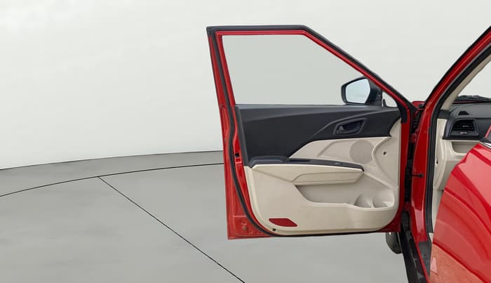 2022 Mahindra XUV300 W6 1.2 PETROL, Petrol, Manual, 22,804 km, LHS Front Door