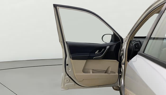 2016 Mahindra XUV500 W6, Diesel, Manual, 63,766 km, LHS Front Door