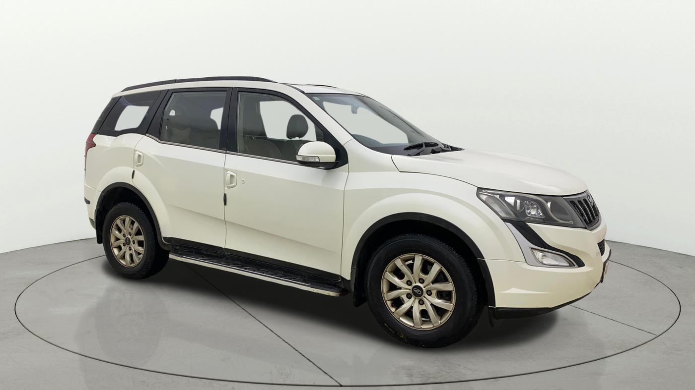 2016 Mahindra XUV500 W10 AT, Diesel, Automatic, 1,22,669 km, Right Front Diagonal
